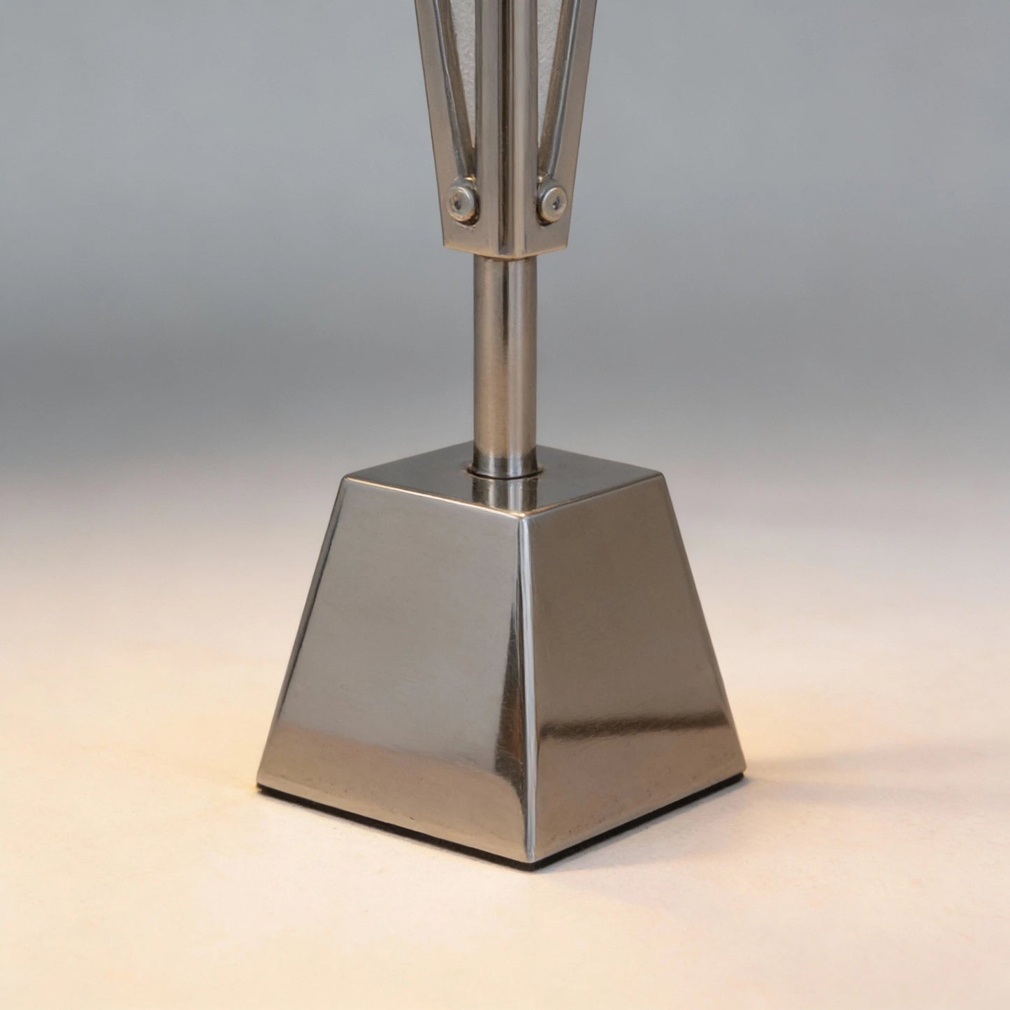 Skeldar Floor Lamp