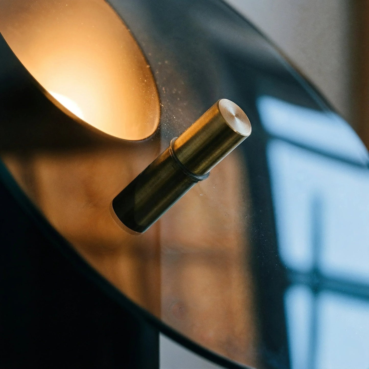 Obsidian Floating Disc Lamp