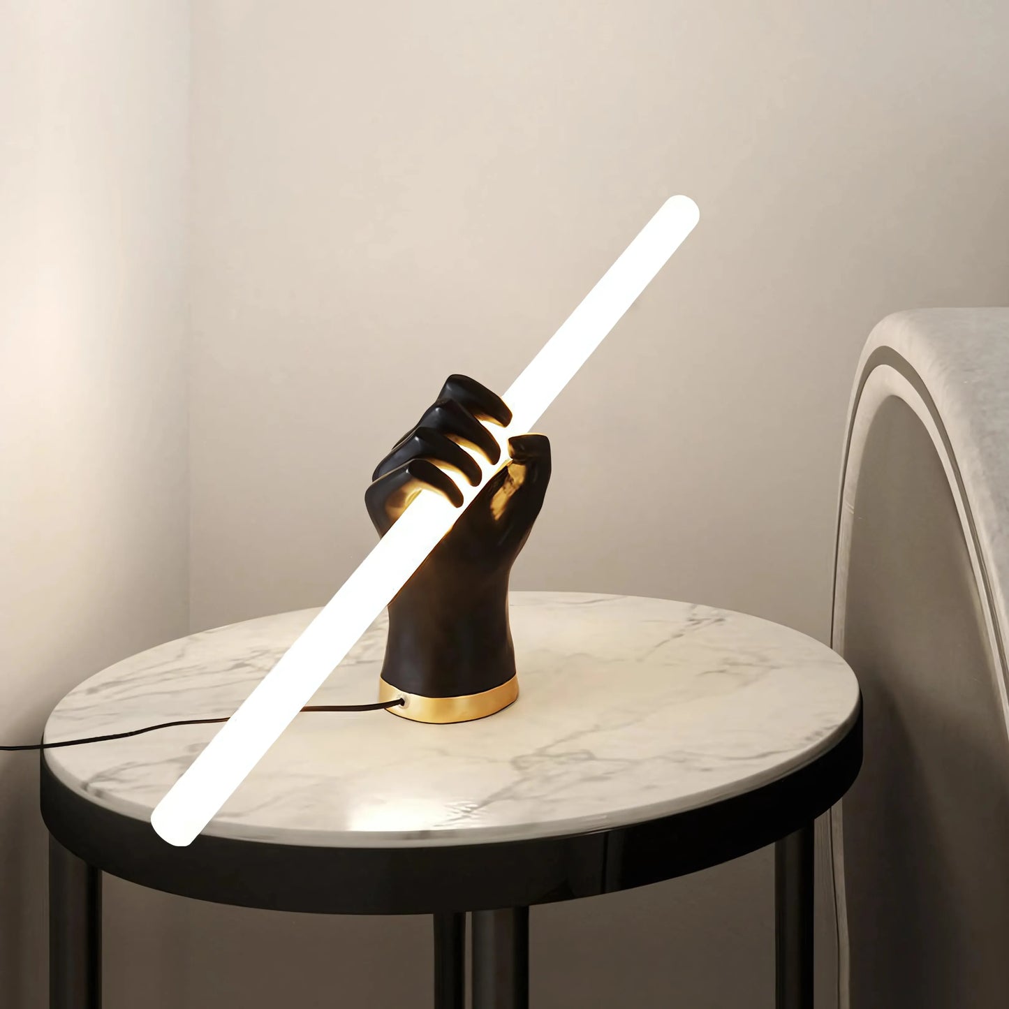 Mano Lux Lamp