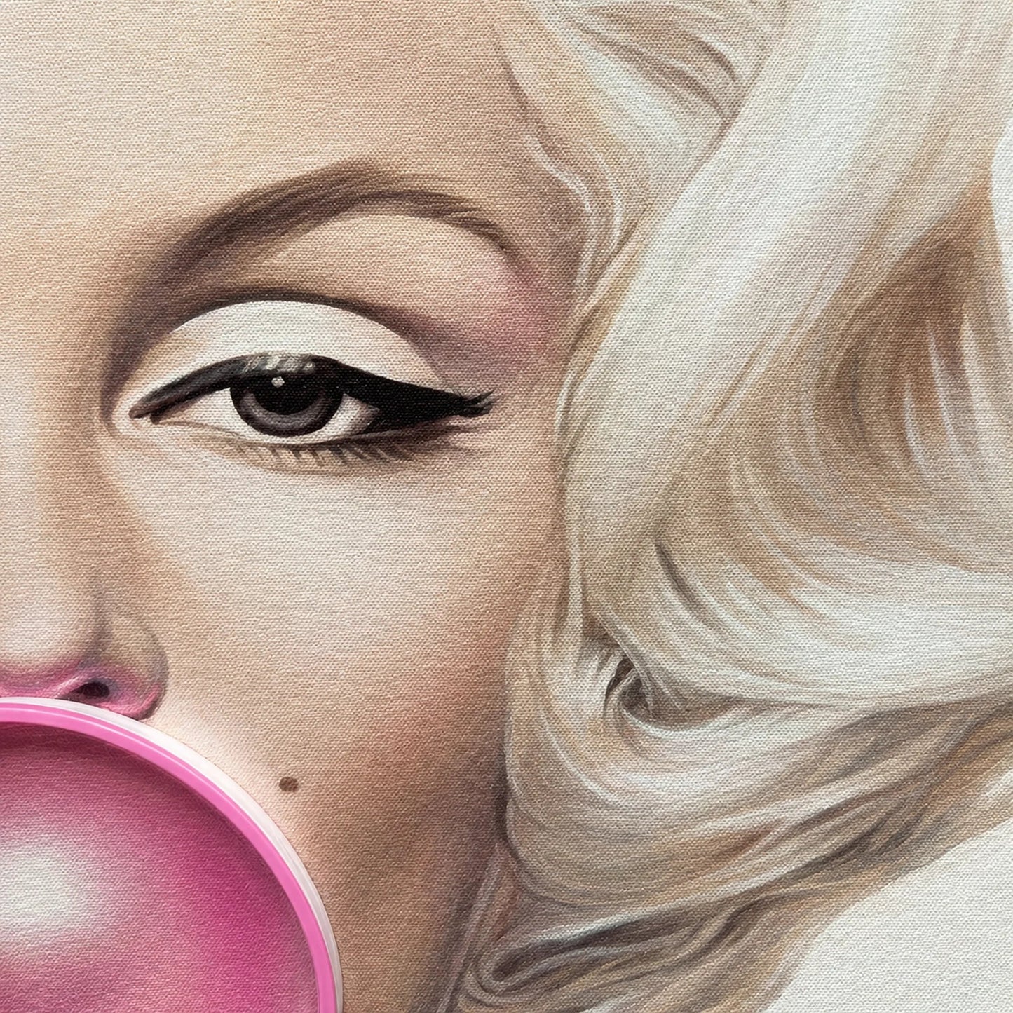 Marilyn Monroe Bubble Gum LED Wall Art – Pink LED Canvas with Bubble Accent