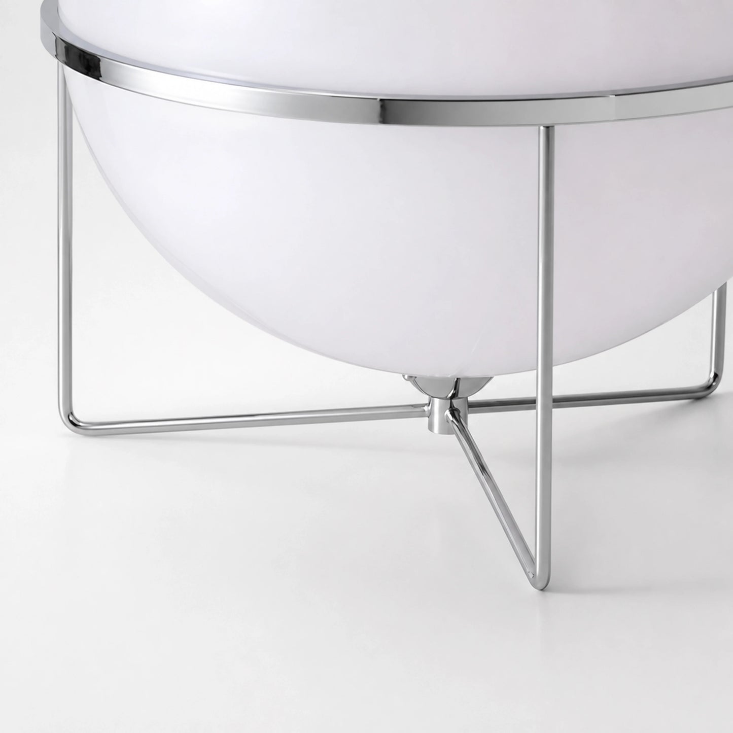 Solus Single Sphere Table Lamp