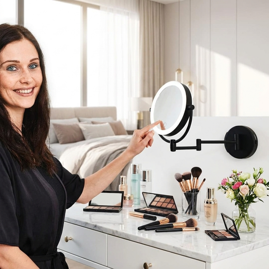 IlluminAura™ Make-Up Mirror lifestyle image