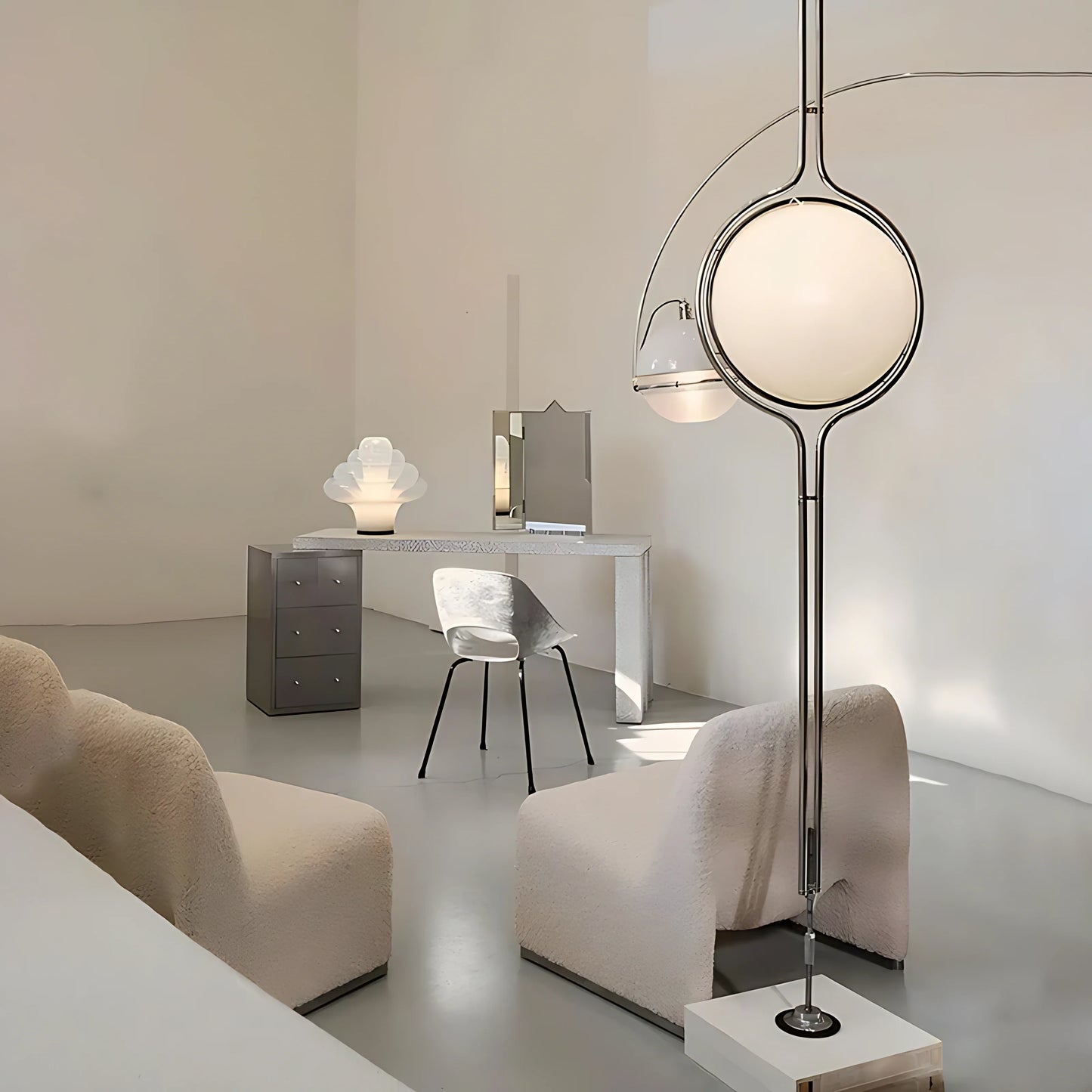 Solus Floor to Ceiling Lamp
